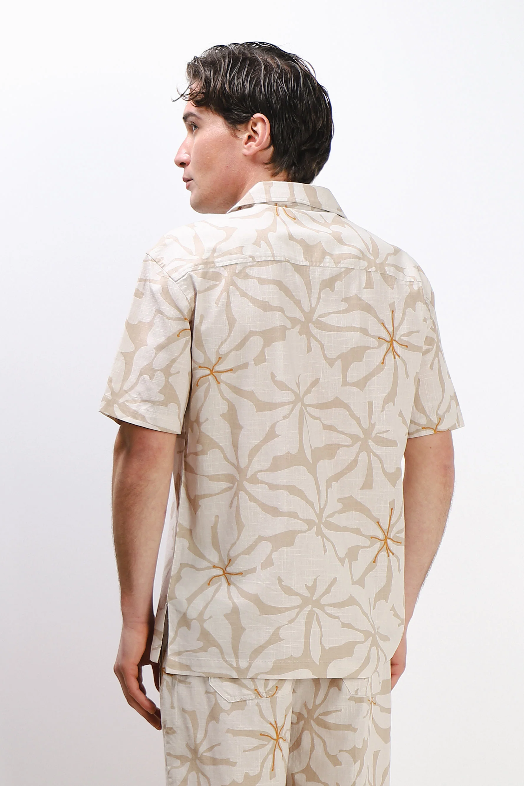 CAMICIA COLLO BOWLING MEZZA MANICA CON TASCHINO BEIGE - Image 5
