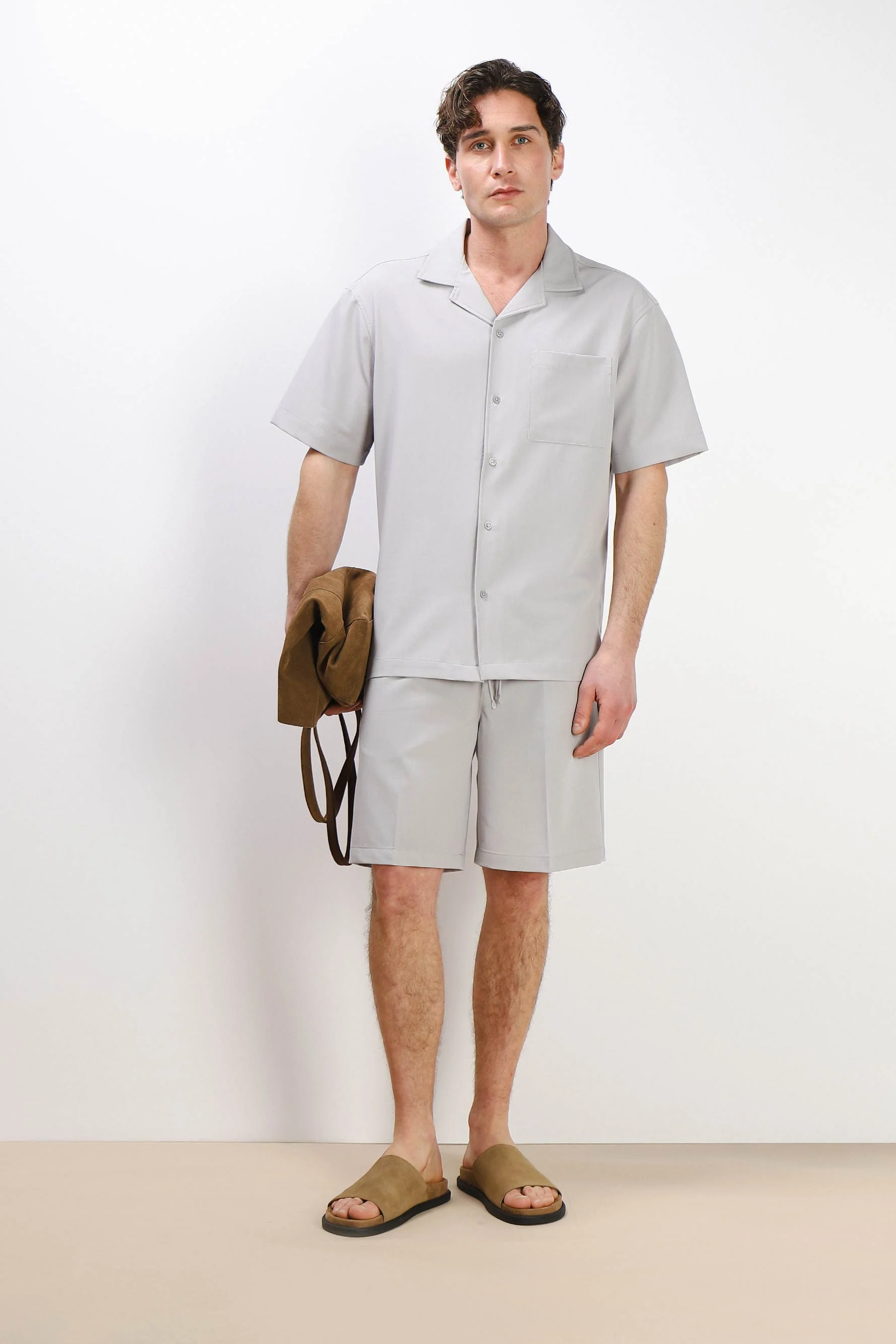 CAMICIA MEZZA MANICA COLLO BOWLING CON TASCHINO GRIGIO GHIACCIO