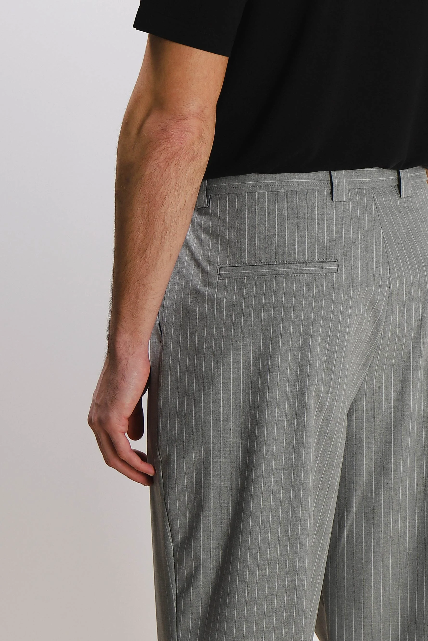 PANTALONE FANTASIA A RIGHE CON CINTURA GRIGIO - Image 5